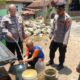 Krisis Air Bersih Garut Selatan, Polsek Cibalong Pasok 1.500 Liter ke Desa Karyasari ​