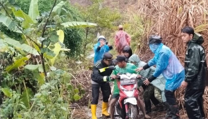 Akses Jalan Peundeuy–Cibalong Tertutup Longsor, Alat Berat Diterjunkan