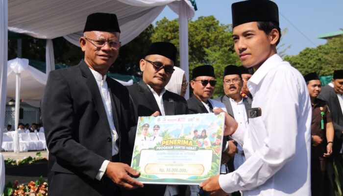 Garut Kucurkan Hibah Santri Hebat kepada 9 Pesantren, Targetkan Indonesia Emas 2045 ​