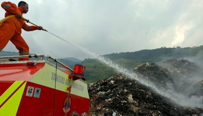 Kepulan Asap TPA Berhari-hari: Pemda Kerahkan Tim Gabungan, Sampah Kota Menumpuk ​