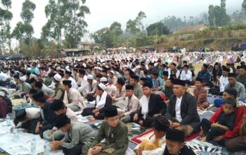 Darurat Air di Cigedug Garut: Lima Bulan Kekeringan, Ribuan Warga Shalat Istisqo dan Soroti Lahan Kritis ​